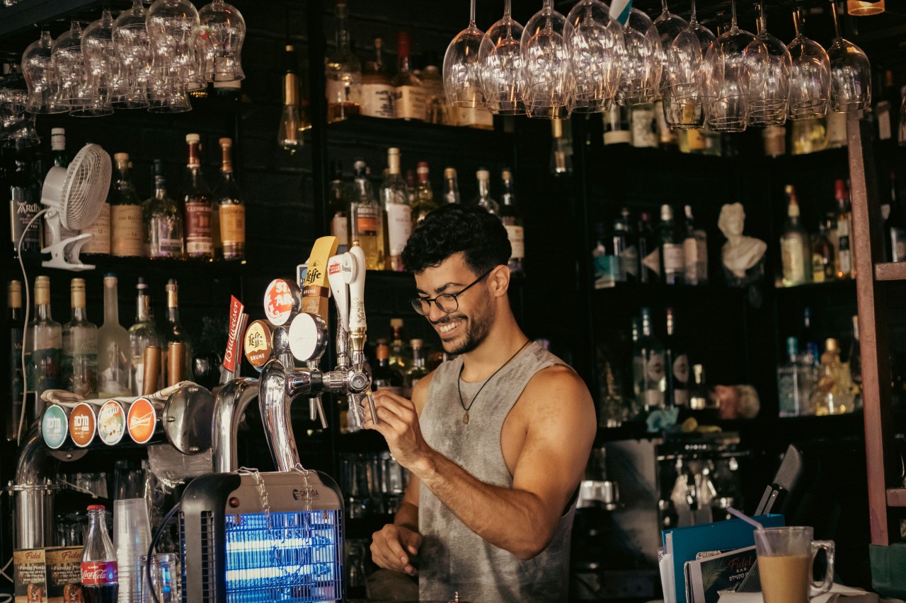 Do Bartenders Really Have A Lot Of One-Night Stands?